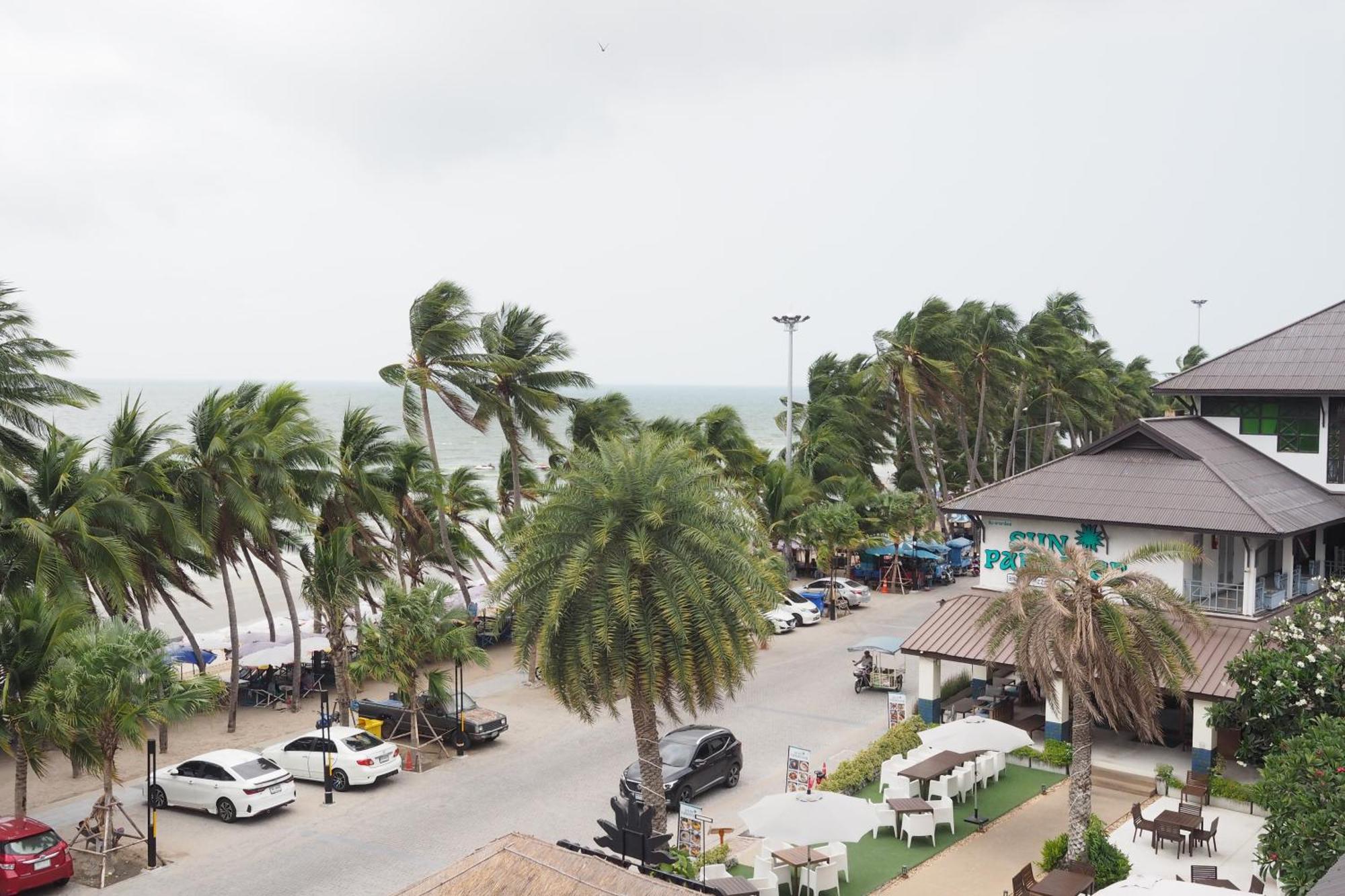 The Beach Bangsaen By Thanthita Next To Wonnapa Beach Free Disney Plus エクステリア 写真