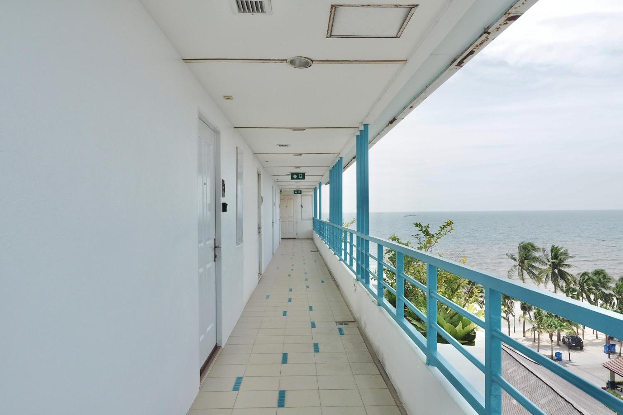 The Beach Bangsaen By Thanthita Next To Wonnapa Beach Free Disney Plus エクステリア 写真