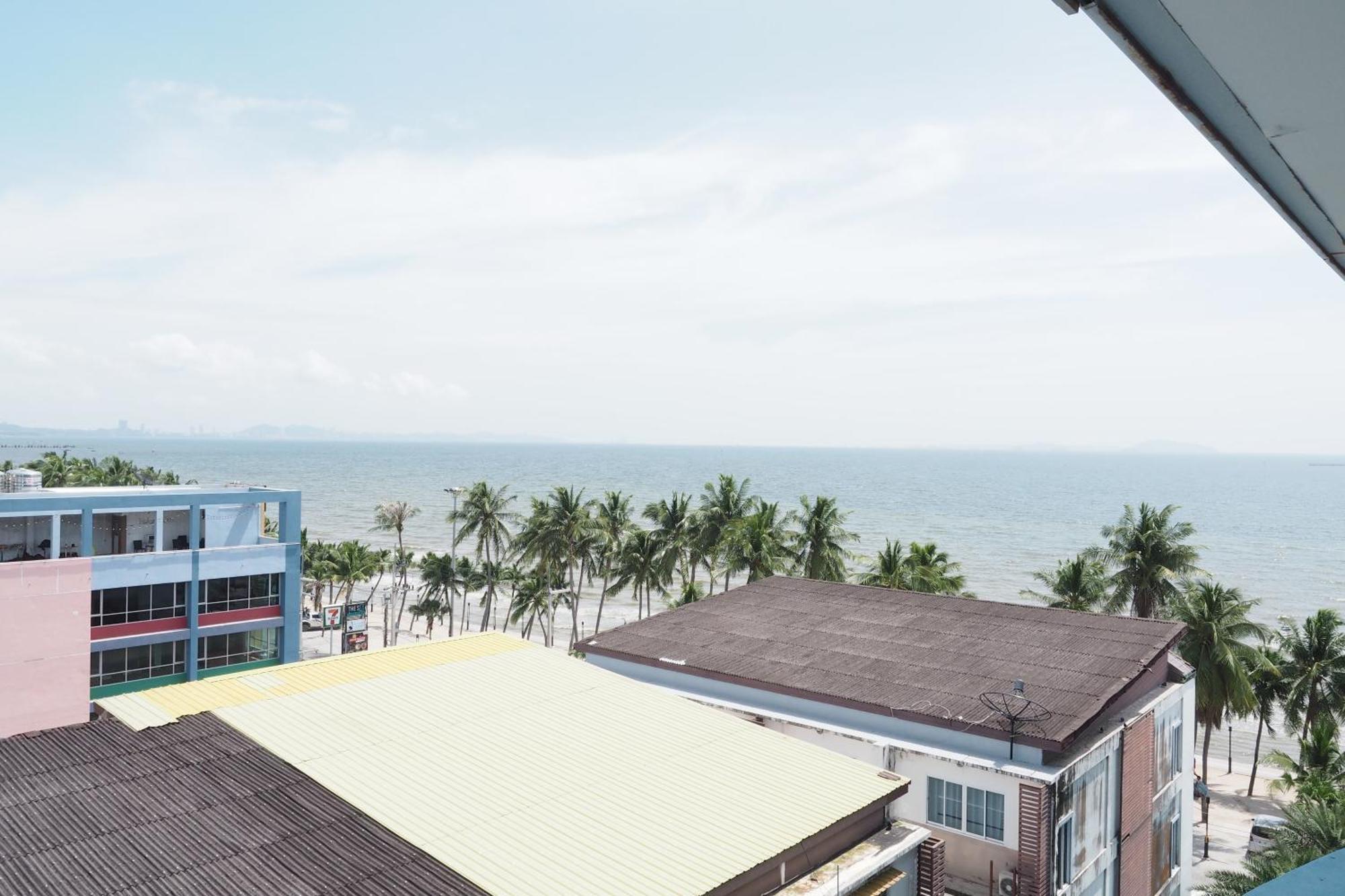 The Beach Bangsaen By Thanthita Next To Wonnapa Beach Free Disney Plus エクステリア 写真
