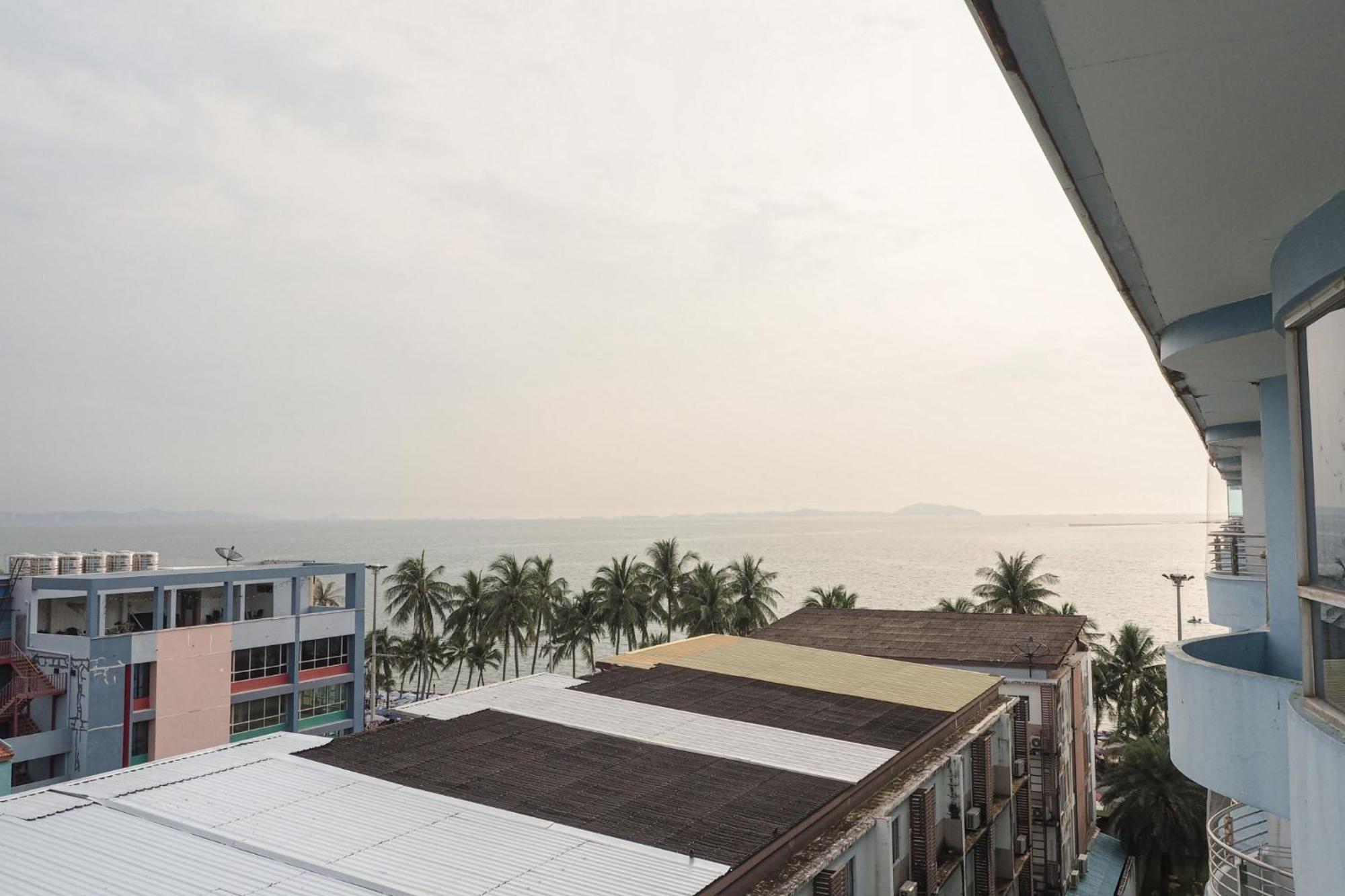 The Beach Bangsaen By Thanthita Next To Wonnapa Beach Free Disney Plus エクステリア 写真